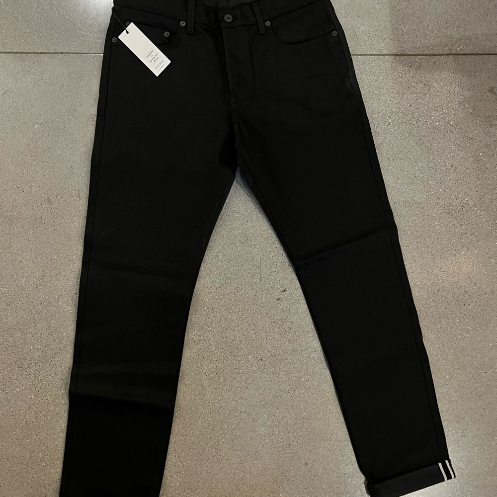 Men’s Baldwin denim/ style is 76 slim 32 waist. The brand is no longer!